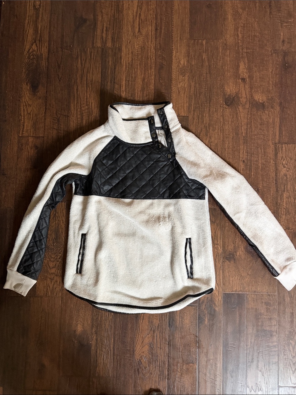 Abercrombie & Fitch Cream and Black Quilted Yoke Sherpa Pullover